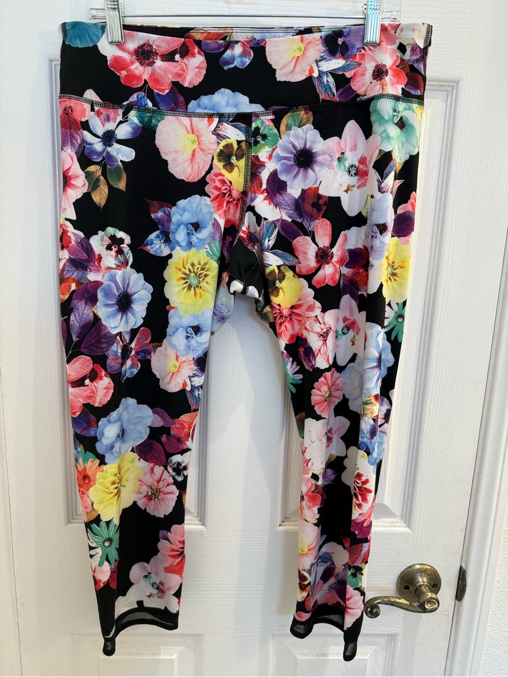 Excellent Condition Old Navy Size XL Black/Floral Capri Leggings